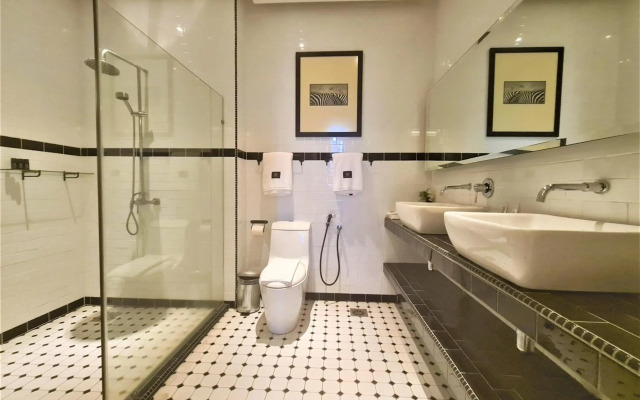 M Boutique Station 18