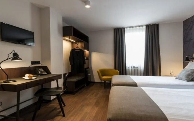 Hotel Mrak 4*