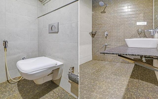 Collection O Hotel Johri Residency
