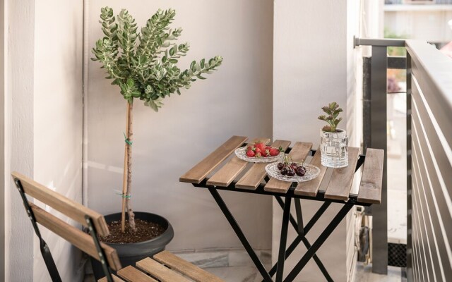 Elvira City Apartment