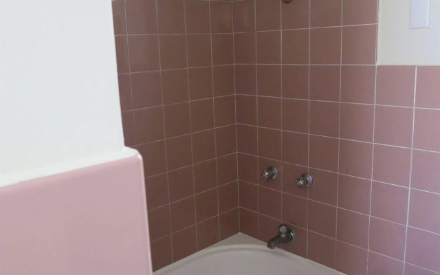 Shifting Sands Motel