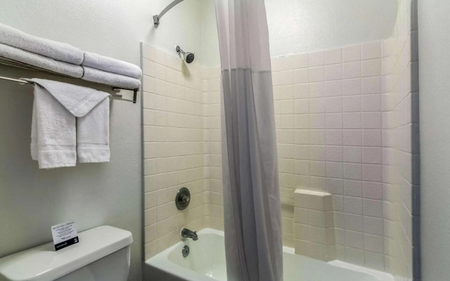 Quality Inn Fresno Near University