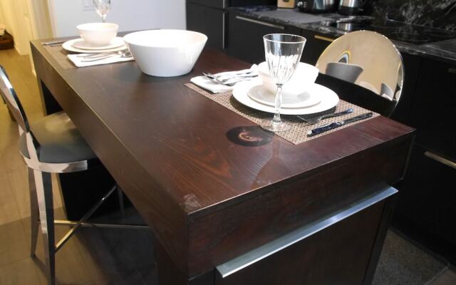 Stunning New Condo - Heart of King West