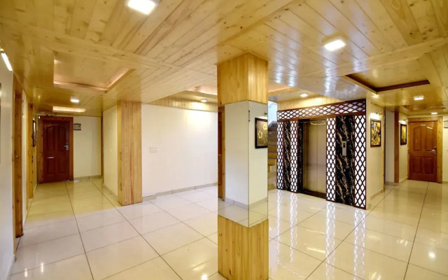 OYO 13091 Manali Grand