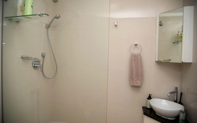 18 Quay West, Waterfront