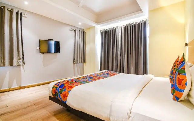 OYO Townhouse 152 Sarat Colony