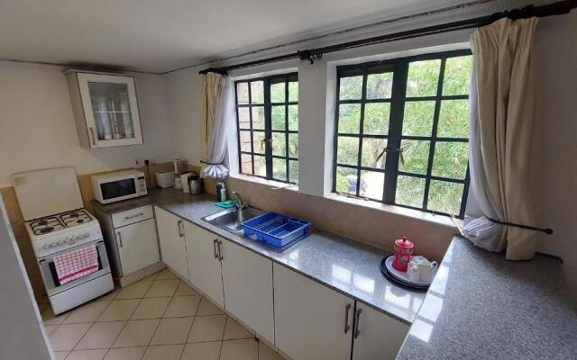 Peaceful, Spacious, Open-plan 2br apartment set in mature garden