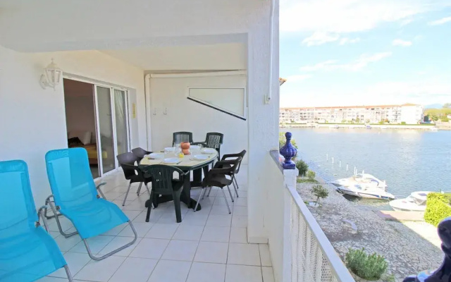 Apartment in Empuriabrava With Lake Views
