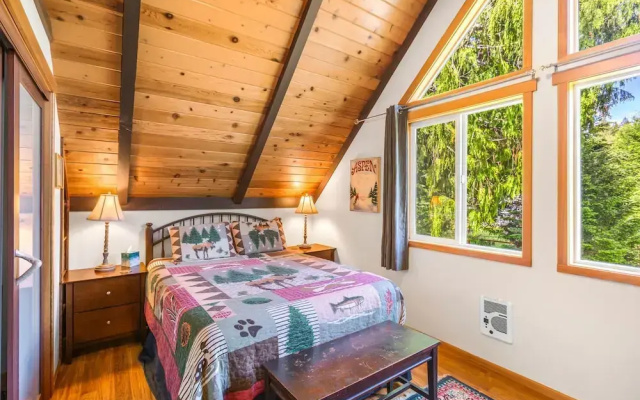 Cottonwood Chalet in Packwood
