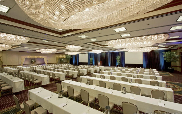 DoubleTree by Hilton Lisle Naperville