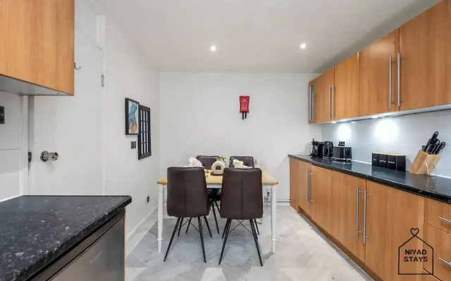 Hale Lodge, Beautiful 3 BR Home With Free Parking