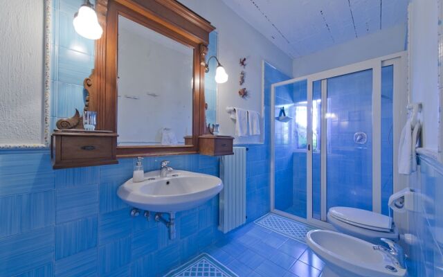 Unique Villa: sea Access. Pool, Parking, Large Terraces, Between Positano/amalfi