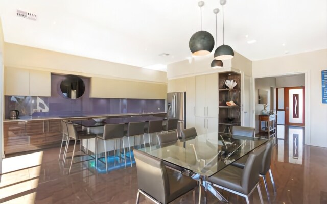 Coral Sands Luxury Beach House