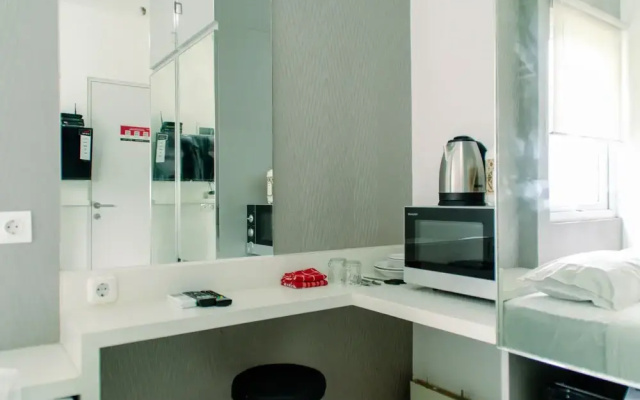 Nice Studio Apartment at Aeropolis Residence Near Cgk Airport