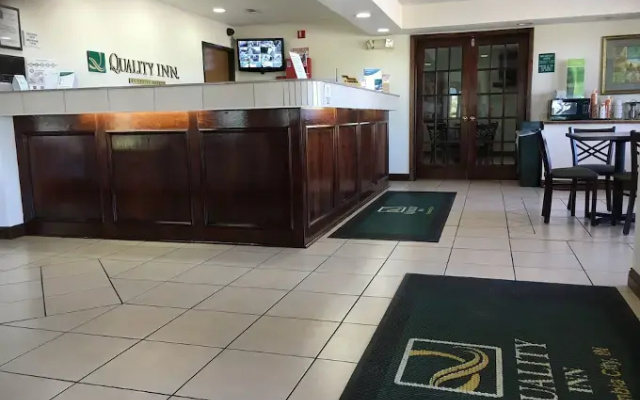 Quality Inn Columbia City Near Us-30