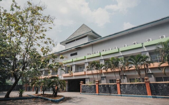 Merpati Hotel & Spa by RedDoorz