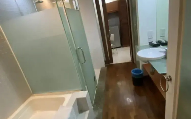 Peninsula Residents All Suite