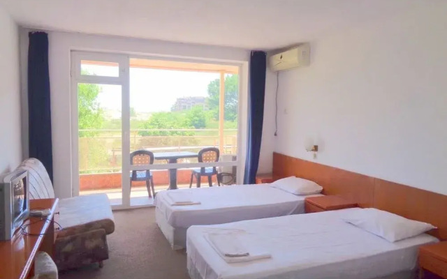 Meta Beach Budjet Hotel