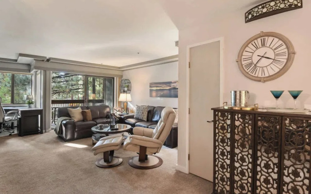 Escape to Incline Village! Min to Beach and Skiing