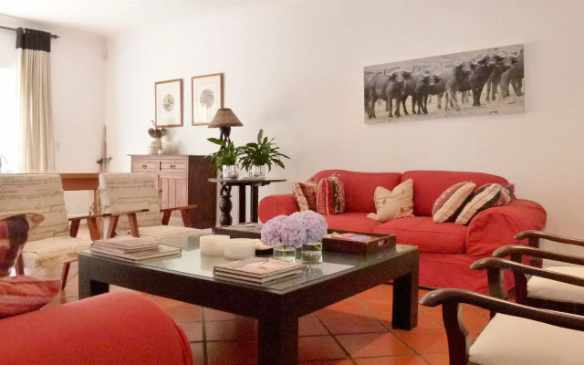 Redbourne Country Lodge- Lion Roars Hotels & Lodges