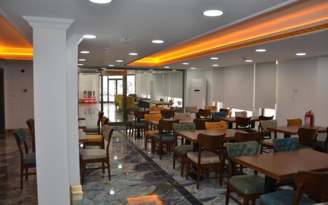 Piyes Otel