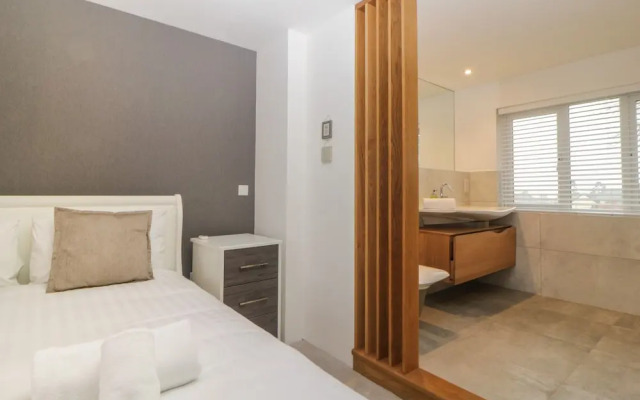 2 White Rock Court