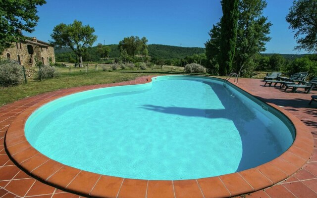 Apartment in a Rustic House in the Tuscan Hills Near the Sea