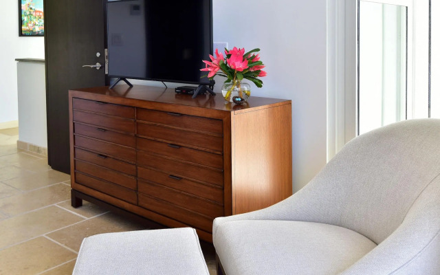 Coral Beach Club Villas & Marina