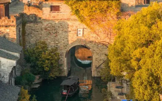 Yanguan Chaolezhicheng Old Town Hotel