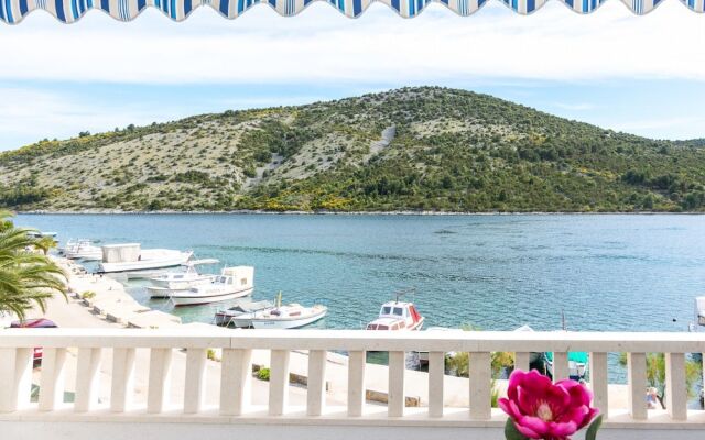 Miranda - Quiet & Next to the sea - A1