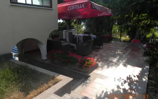 Rooms and Apartments Roza