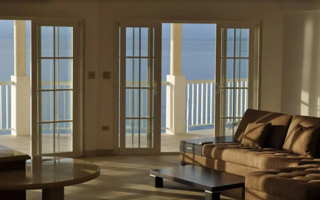 Tropical Suites Hotel