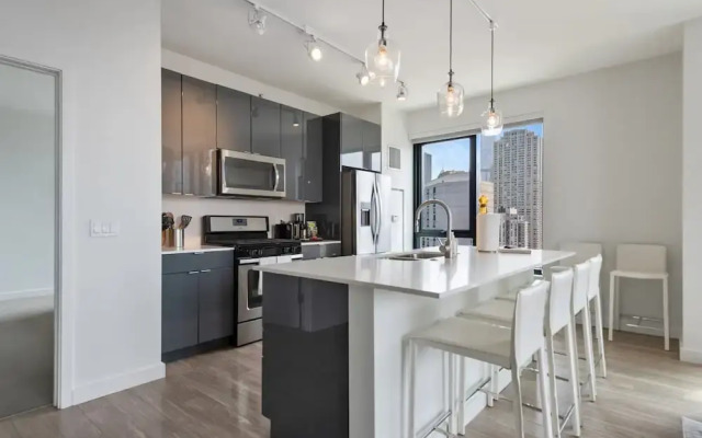 Mag Mile Retreat Stunning Views High-end 2BR