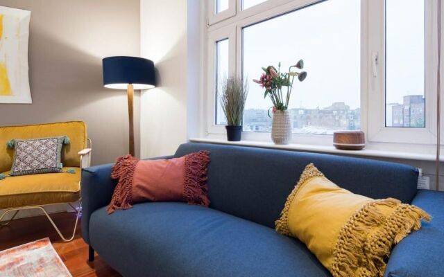 The Kensington Palace Retreat - Modern 2BDR Flat
