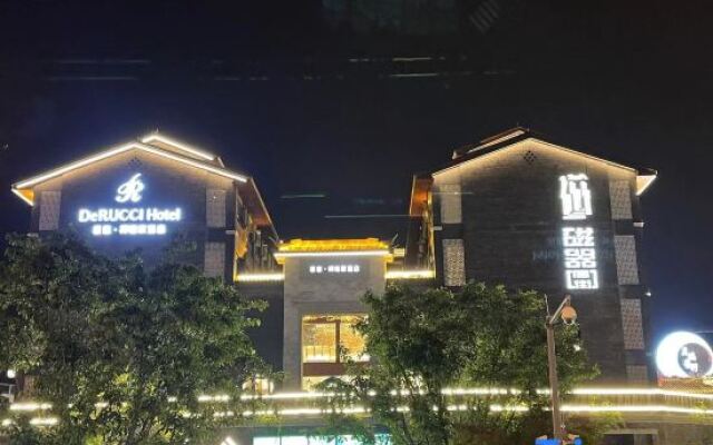 DeRucci Hotel (Chongqing Ciqikou Metro Station Store)