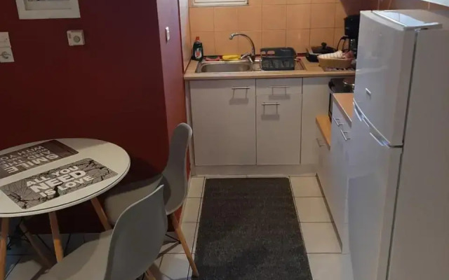 Crystal Cherry Apartment