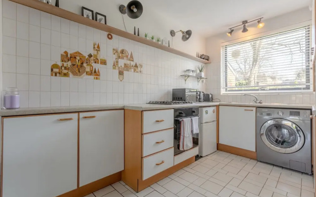 Amazing 2 Bedroom House in Putney