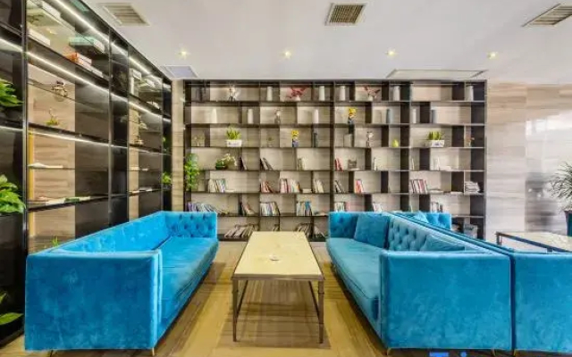 Sanyuan Hotel (Zixing Dongjiang Lake)