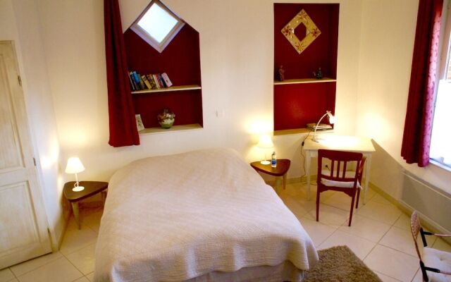 Studio in Villenouvelle, With Enclosed Garden and Wifi