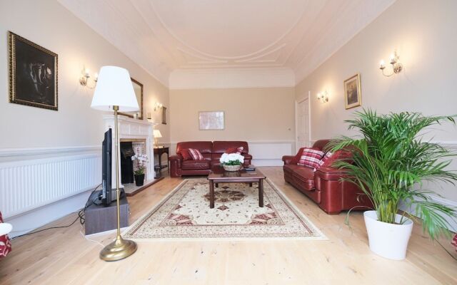 Amazing 3-bedroom Garden Flat for 6 in Ealing