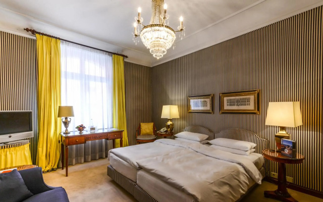 Opera Hotel