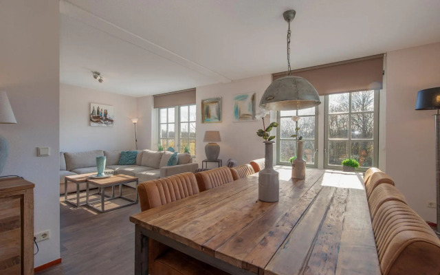 Stately, luxury villa with two bathrooms, 2km from Appelscha