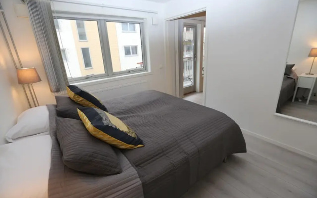Sentral 3 roms top leilighet med gratis parkering