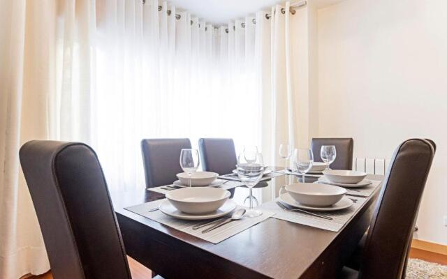 2BR Flat by Metro w/ Free Parking by LovelyStay