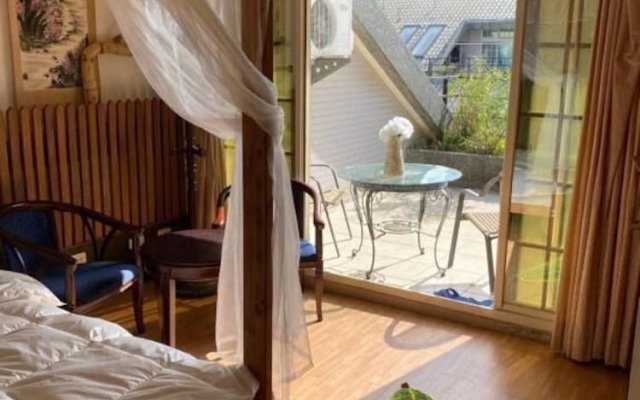 Yilian Fengqing Homestay