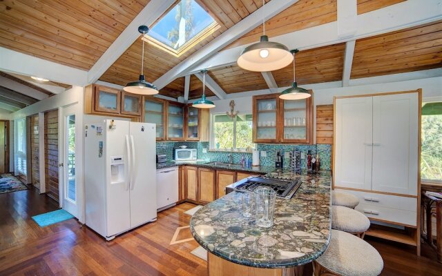 Hale Ki'i Maka Manu 4 Bedroom Home by RedAwning