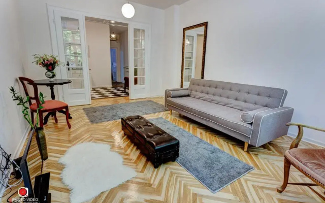 Class Vintage Apartment