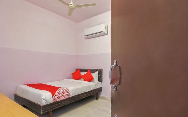 OYO 22085 Raj Banjara White House