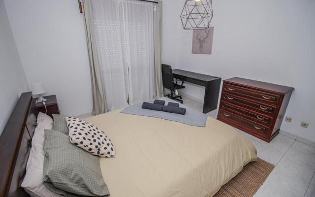 Charming Private Rooms in an Apartment A1 Penha - Faro