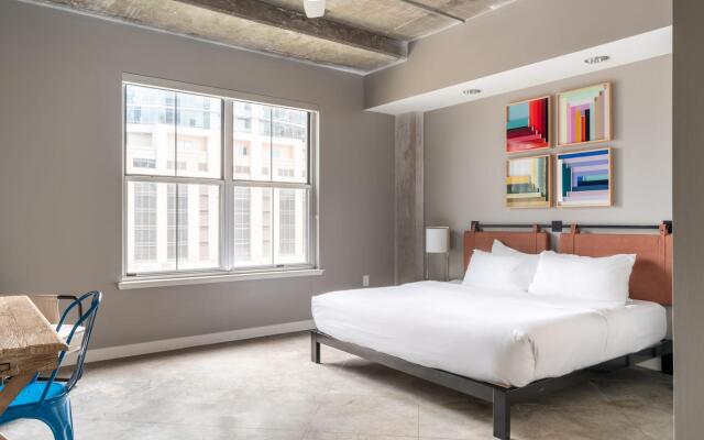 Austin | Awesome 2BD/2BA Downtown Apartment